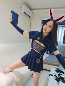 高性价比 · 新上香菜兔子警官，coser相当有意思很懂情趣，被铐起来操-高分推荐