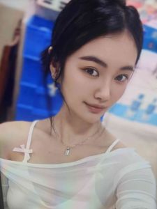 验证 · 海口瑜伽小姐姐 (近期热门)