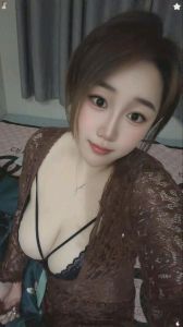 真实 · 丰乳肥臂骚妇 (好评如潮)